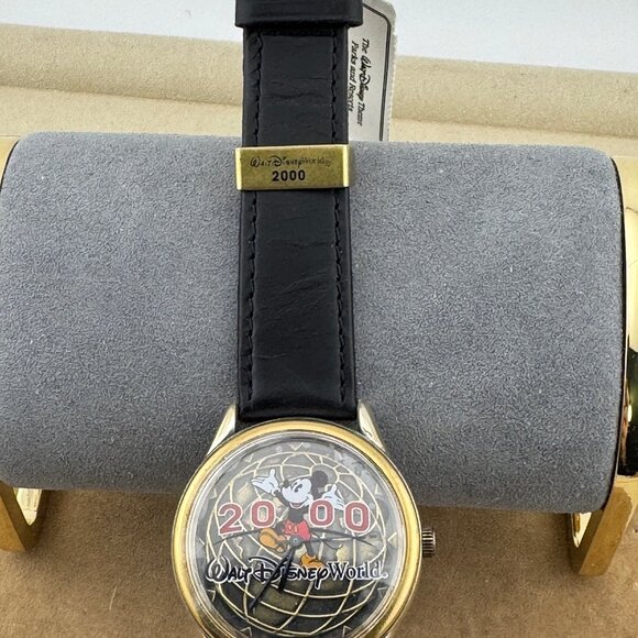 Vintage NEW Walt Disney Mickey Mouse Year 2000 Limited Edition wristwatch - Picture 8 of 9